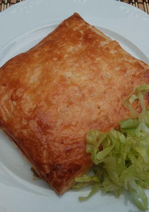 Una foto de HOJALDRE DE POLLO CON BECHAMEL