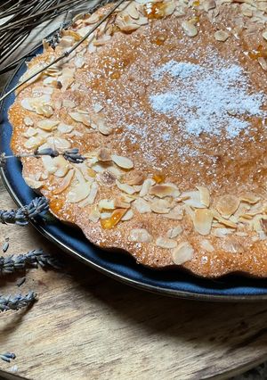 Une photo de 👒TARTE DE 💃SANTIAGO 🍶🥄🥮