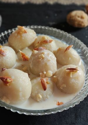 दूध पीठा (doodh pitha recipe in Hindi) रेसिपी मुख्य फोटो