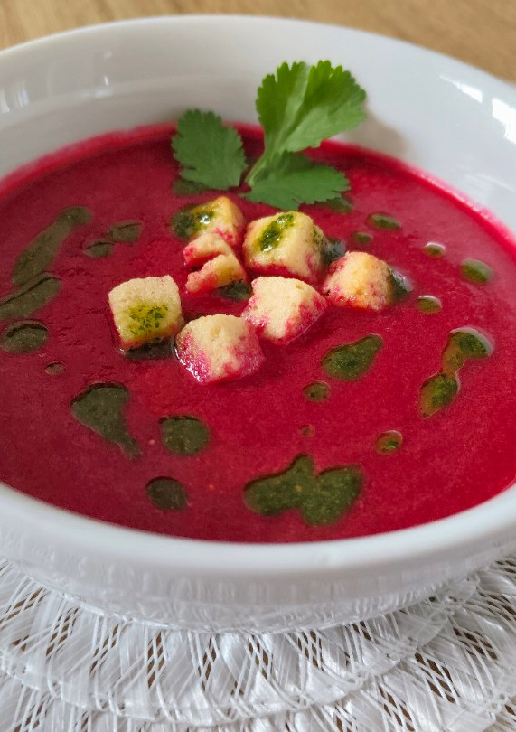 Una foto de Gazpacho de remolacha