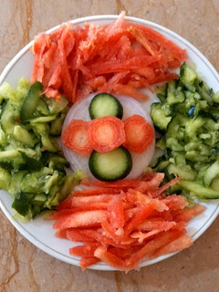 A picture of Salad🥒🥕🥒🥕.