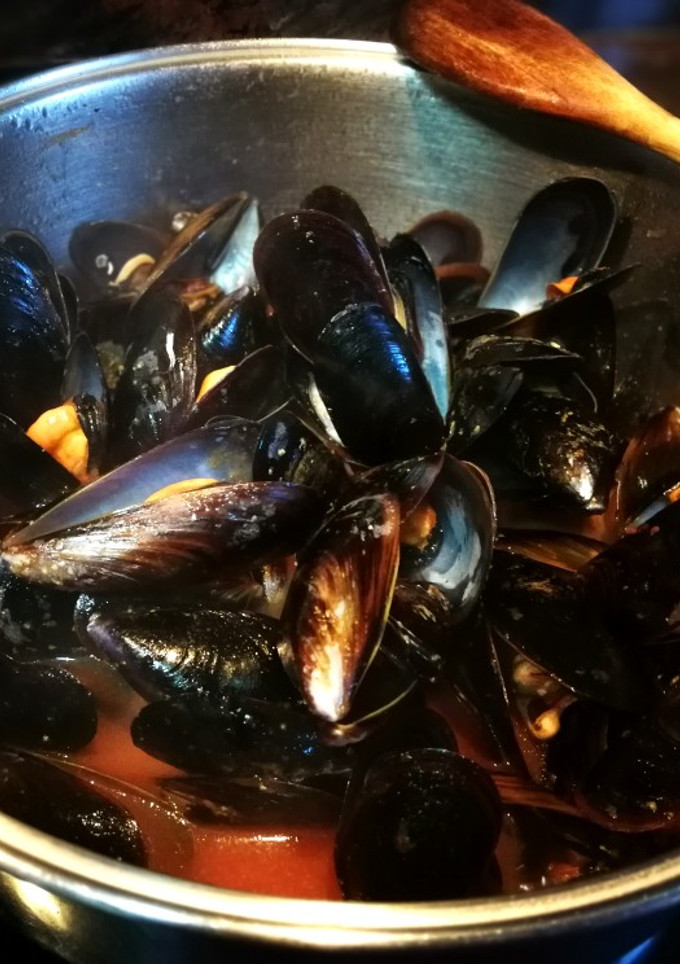 Una foto de Mejillones en salsa de tomate frito a 5 especias