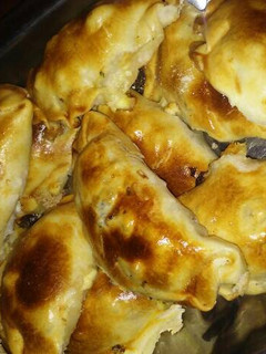 Una foto de Empanadas de carne cortada a cuchillo