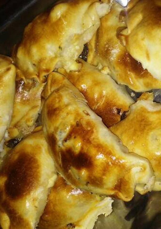 Una foto de Empanadas de carne cortada a cuchillo