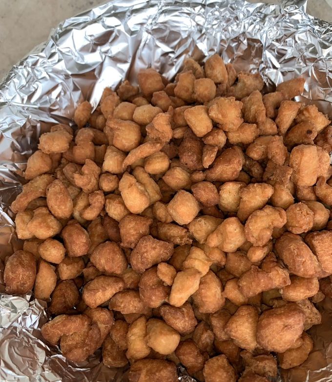A picture of Extra crunchy Chinchin.