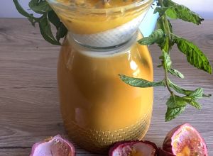 Une photo de Panna cotta mange 🥭passion 🍅🌱menthe Pouliot🌿
