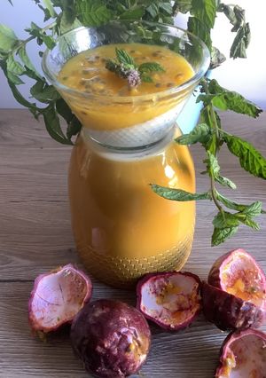 Une photo de Panna cotta mange 🥭passion 🍅🌱menthe Pouliot🌿