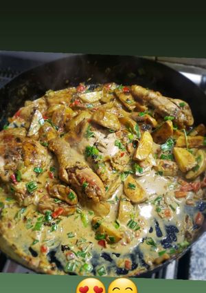 Una foto de Pollo a la crema y verdeo con papas