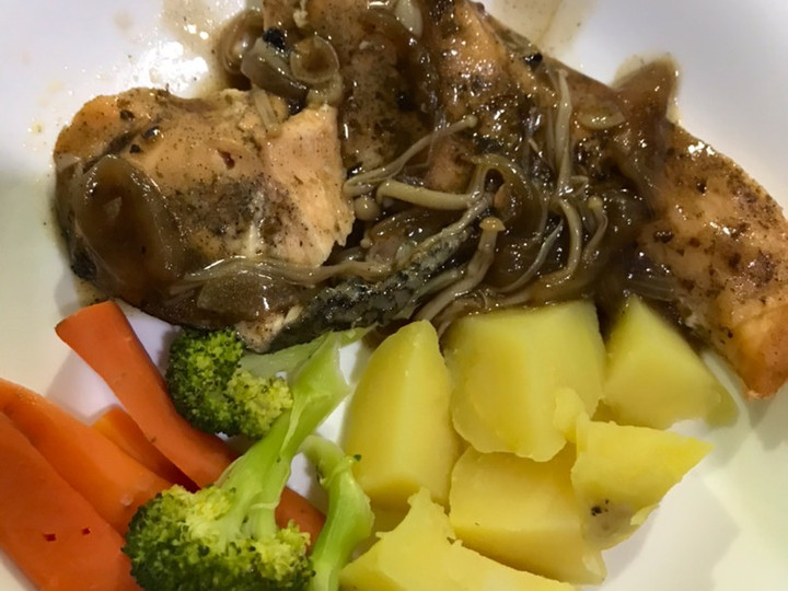 Yuk intip, Resep  bikin Steak salmon saos lada hitam (No ribet) dijamin enak