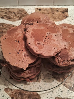 Una foto de Pancakes veganos de chocolate sin azúcar🥞🍫
