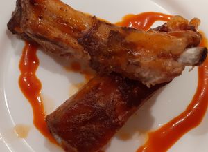 Foto di Costine glassate alla salsa BBQ