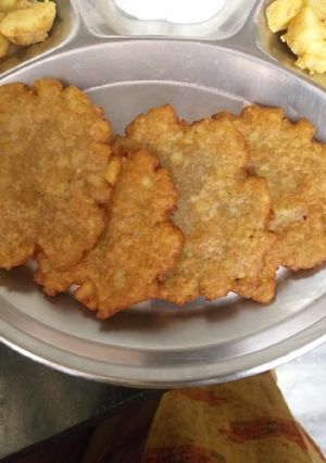 सिघांड़े के आटे की पूरी (singhare ke aate ki poori recipe in Hindi) रेसिपी मुख्य फोटो