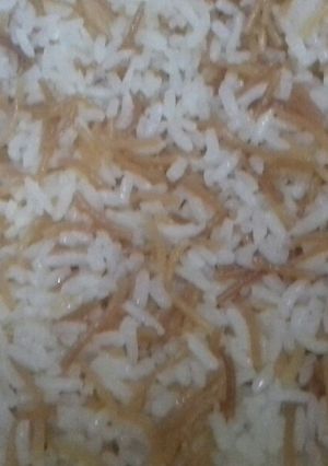 صورة لوصفة أرز بالشعيرية جربوه على ضمانتي 💛👌