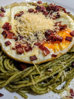 Una foto de CARBONARA🍝Al Pesto...!