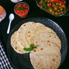 A picture of Pol Roti / Sri Lankan Flatbread.