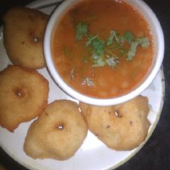 A picture of Medu vada sambar.