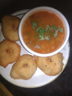 A picture of Medu vada sambar.