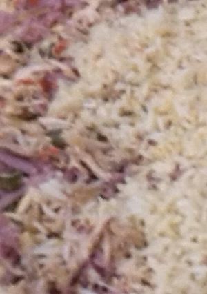 Una foto de Arroz con pollo escalonado