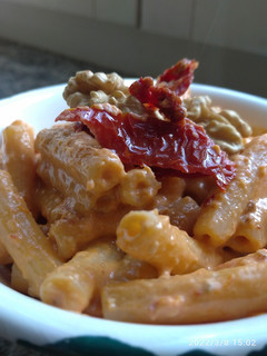 Foto di Pasta con pesto di pomodori secchi