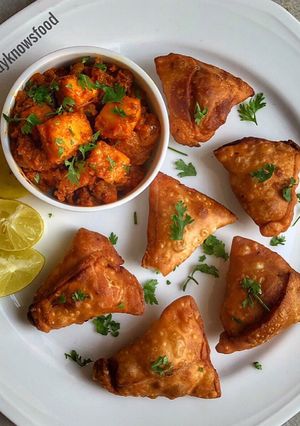 A picture of Spicy Paneer Masala Samosas.
