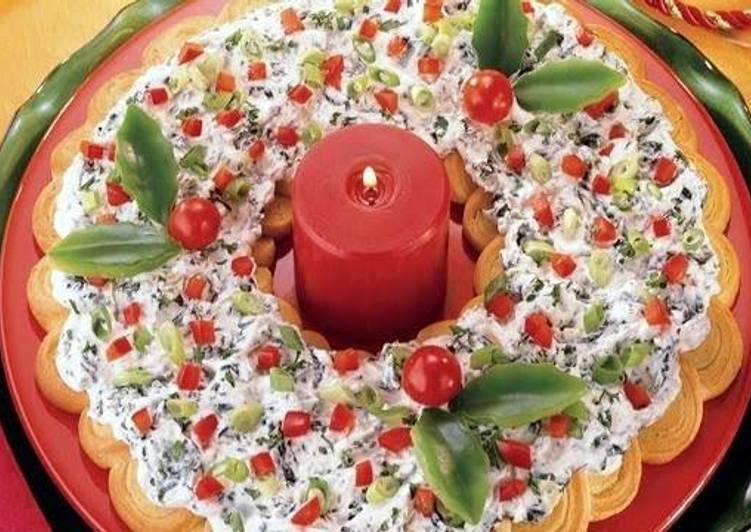 How to Make Perfect Brenda&#39;s Spinach Dip Crescent Wreath