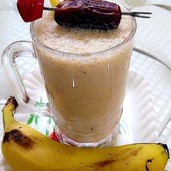 A picture of Banana &Dates Shake.