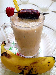 A picture of Banana &Dates Shake.