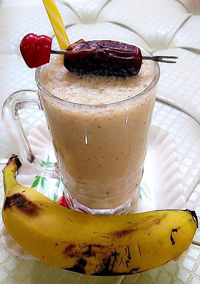 A picture of Banana &Dates Shake.
