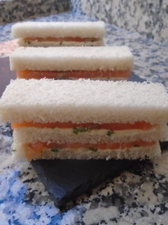 Una foto de Sandwich de salmón ahumado