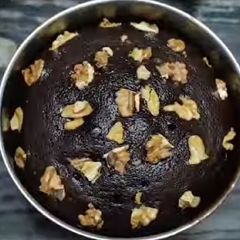 A picture of Oreo Walnut cake.