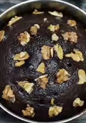 A picture of Oreo Walnut cake.