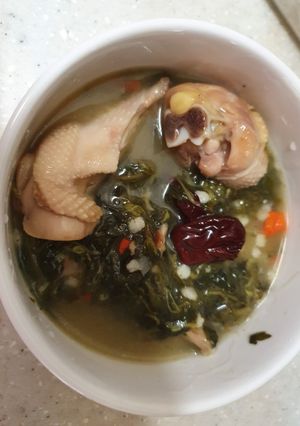 Hình của món Gà tần lá ngải hải phòng.