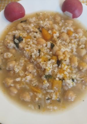 Una foto de Puchero con pringá de ternera y pollo