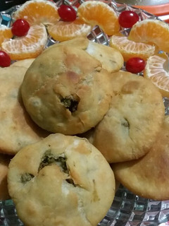 हरा चना स्टफ्ड कचौरी (Hara chana stuffed kachori recipe in hindi) रेसिपी मुख्य फोटो