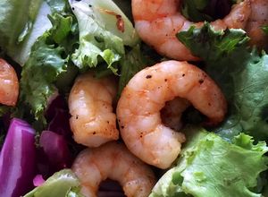 Una foto de Ensalada con camarón