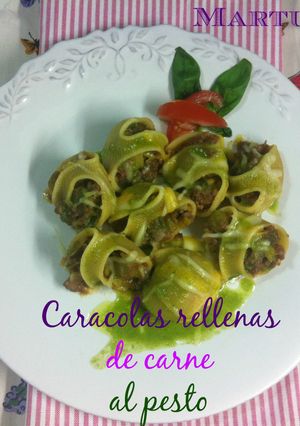Una foto de Caracolas rellenas de carne picada al pesto