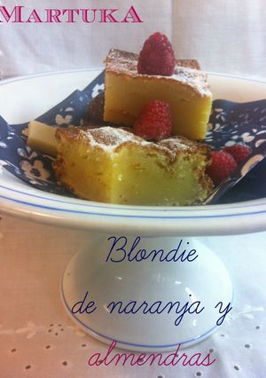 Una foto de Blondie de naranja y almendras
