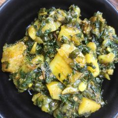 A picture of Palak aloo ki bhurji.