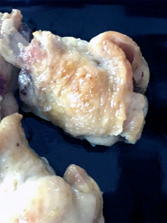 Una foto de Alitas de pollo con manzana