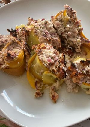 Une photo de Roulés de courgettes jaunes au chèvre frais, ciboulette et jambon