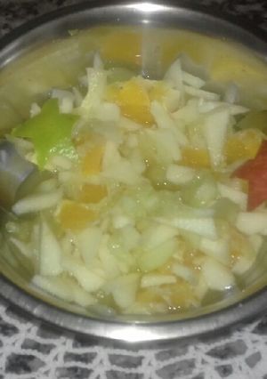 Una foto de Ensalada de frutas 🍎🍊🍌🍈🍍