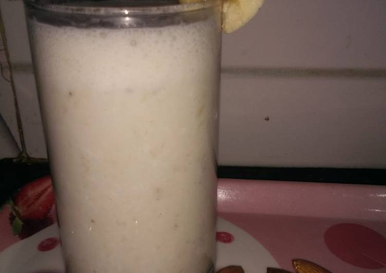 Simple Way to Prepare Homemade Banana milkshake
