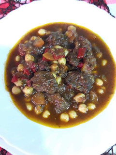Una foto de Garbanzos con de ternera en salsa de ras el hanout y zanahorias