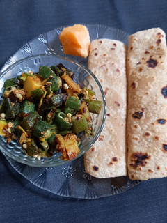 ભીંડા બટેકા નું શાક (Bhinda Bataka Shak Recipe In Gujarati) રેસીપી મુખ્ય ફોટો