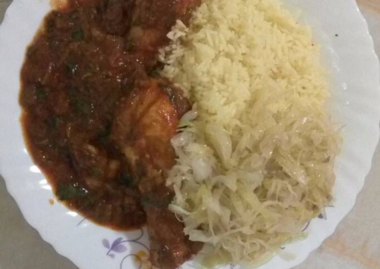 Rice and chicken stew with cabbage