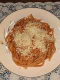Comida de alacena que salva (fideos y salsa)