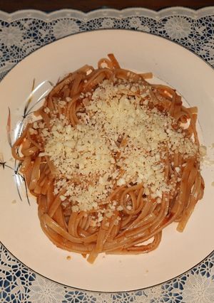Una foto de Comida de alacena que salva (fideos y salsa)
