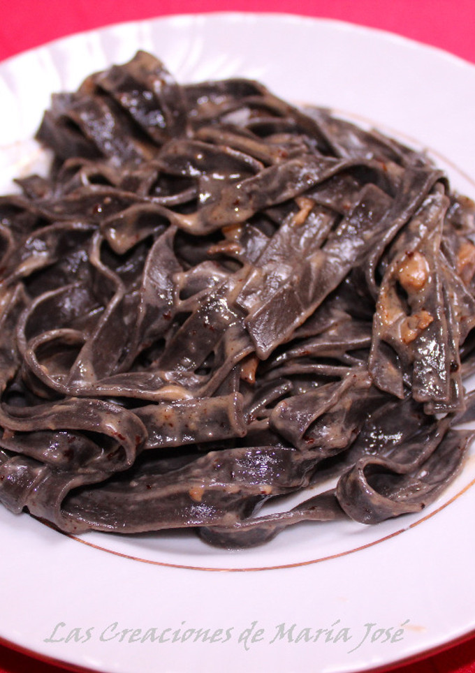 Una foto de Tallarines en salsa de setas y trufas al brandy