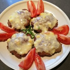 A picture of Beef Patties in White Sauce.