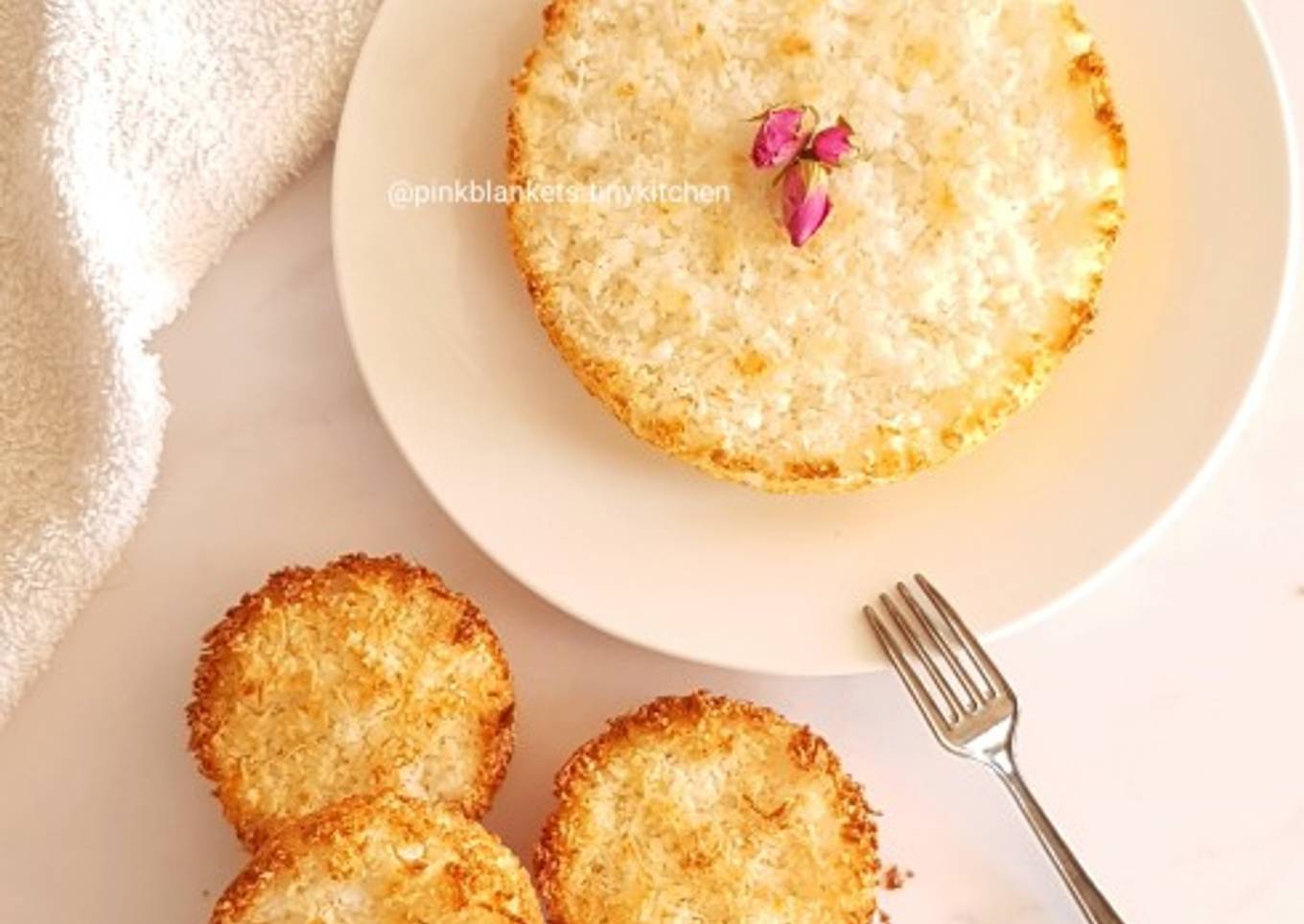 Traditional 4-ingredient Baked Coconut Bites